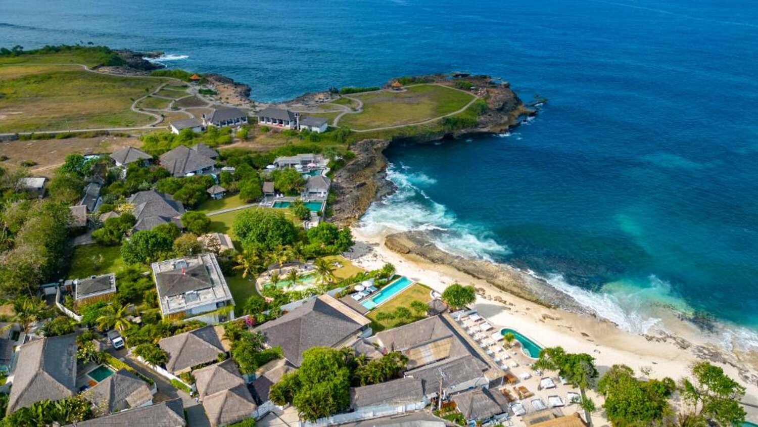 The coastline of Nusa Lembongan from above